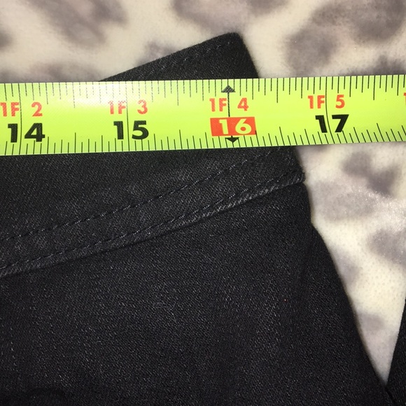 Chico’s Black Stretchy Jeans Size 1.5 Short - Picture 6 of 9